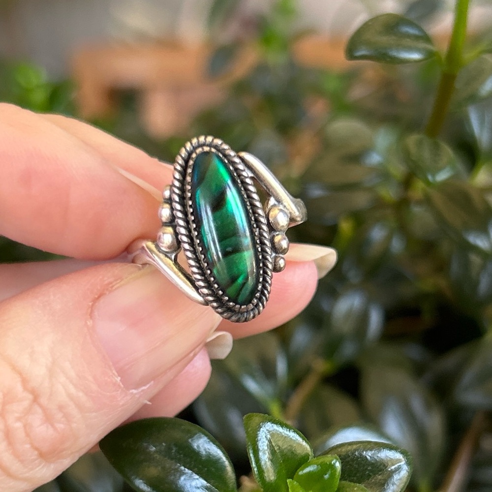 Vintage Native American Sterling Silver Green Abalone Ring